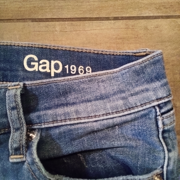 The GAP Slim Straight Petite Jeans - Picture 3 of 4